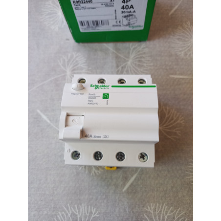 Schneider Resi 9 Fehlerstromschutzschalter R9R22440