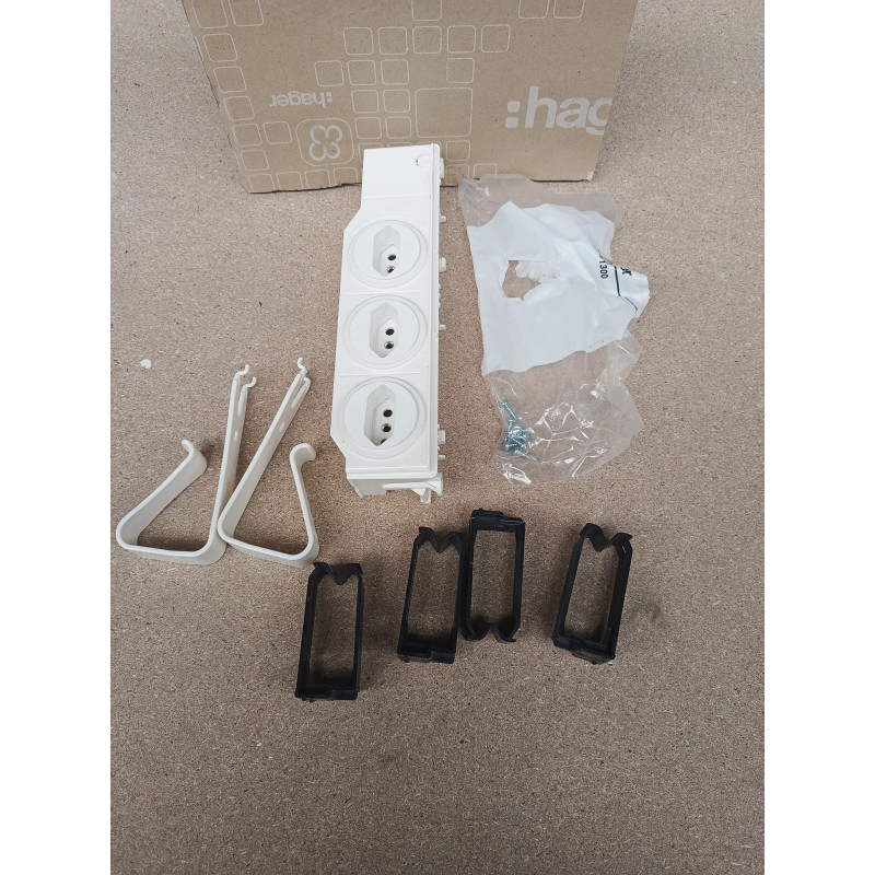 Hager 2UF00900 Steckdose 3fach für Zählerschrank B-Ware
