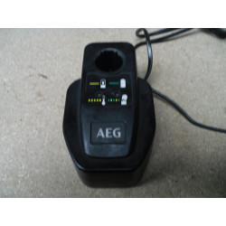 AEG LA 036 Ladegerät gebraucht