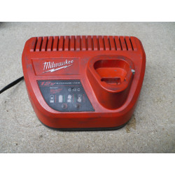 Milwaukee C12C Ladegerät gebraucht