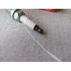 NGK   Zündkerze ZFR5F-11