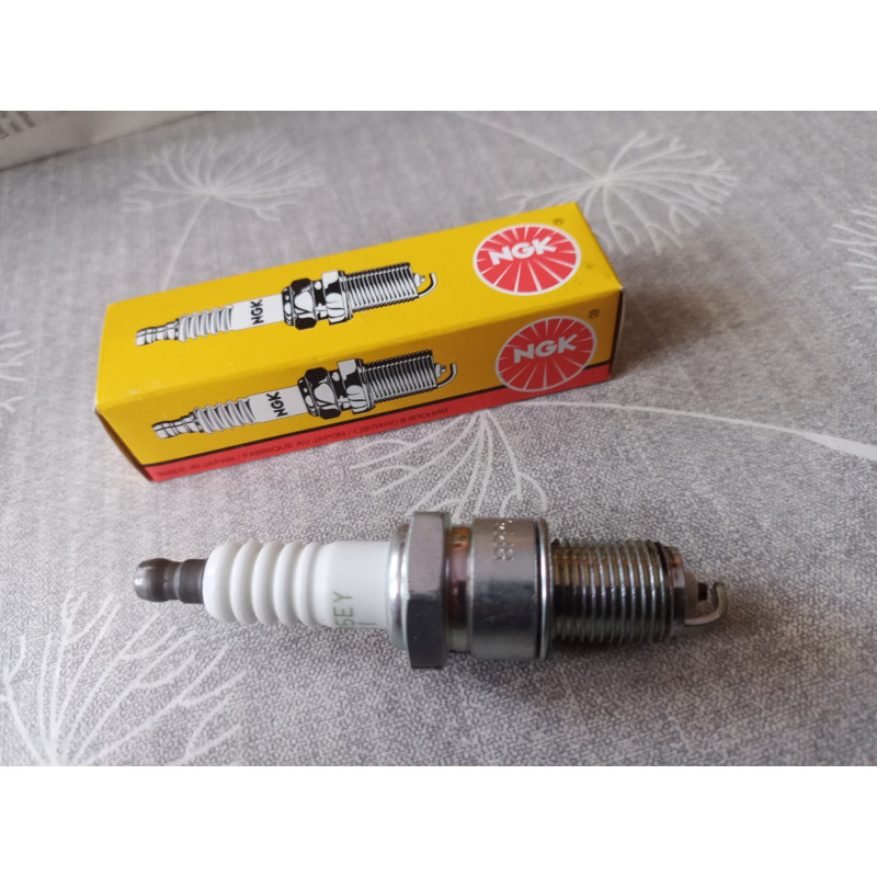 NGK   Zündkerze 3028