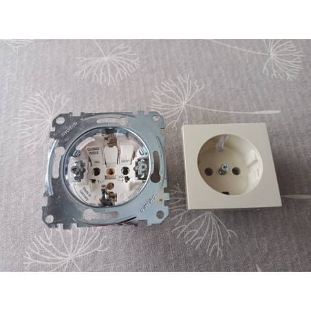 Merten MEG 2301-0344 Schuko Steckdose weiß System M